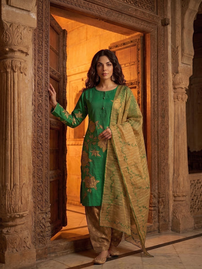 Emerald Court – Aari Embroidered Silk Lawn 3 Piece Suit
