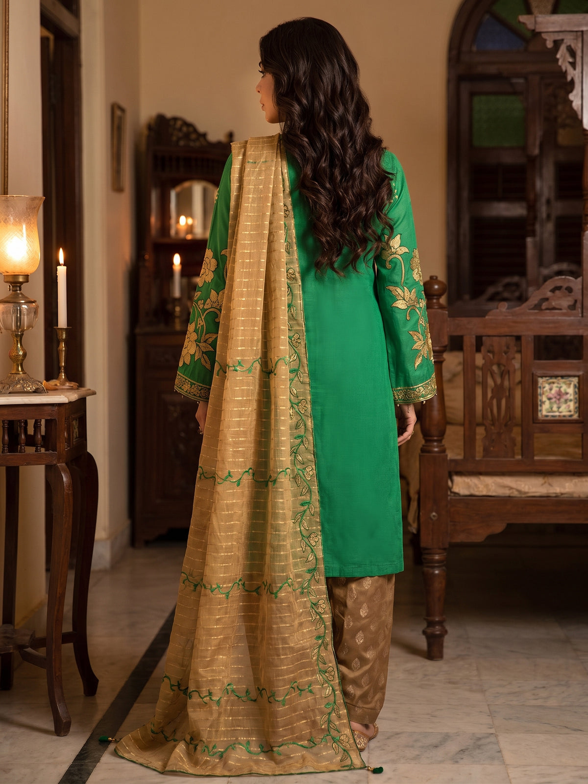 Emerald Court – Aari Embroidered Silk Lawn 3 Piece Suit