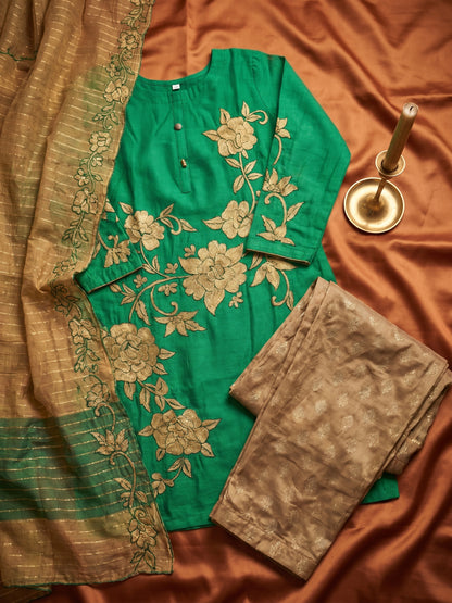 Emerald Court – Aari Embroidered Silk Lawn 3 Piece Suit