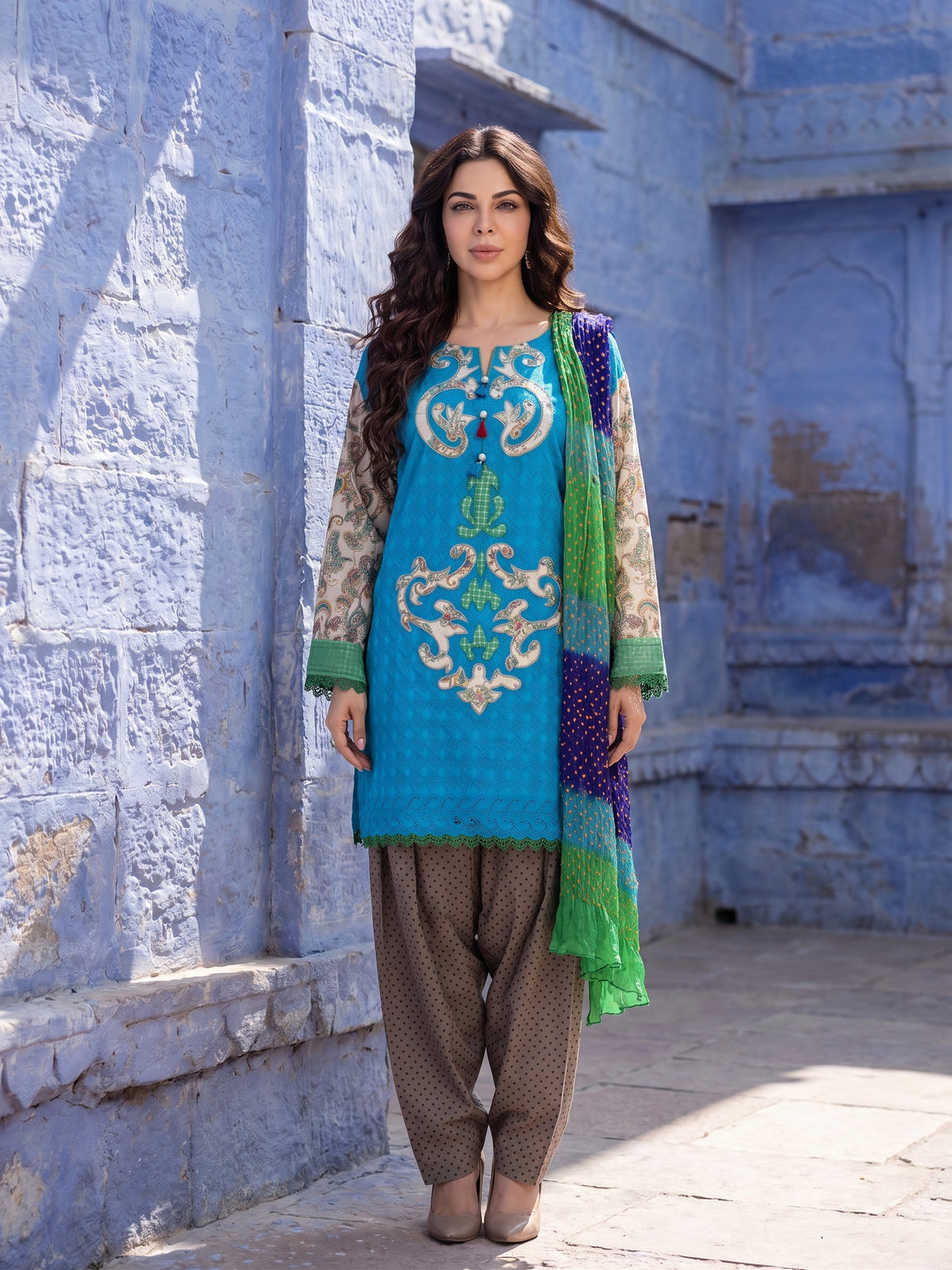 Peacock Court – Bareez Lawn Appliqué 3 Piece Suit