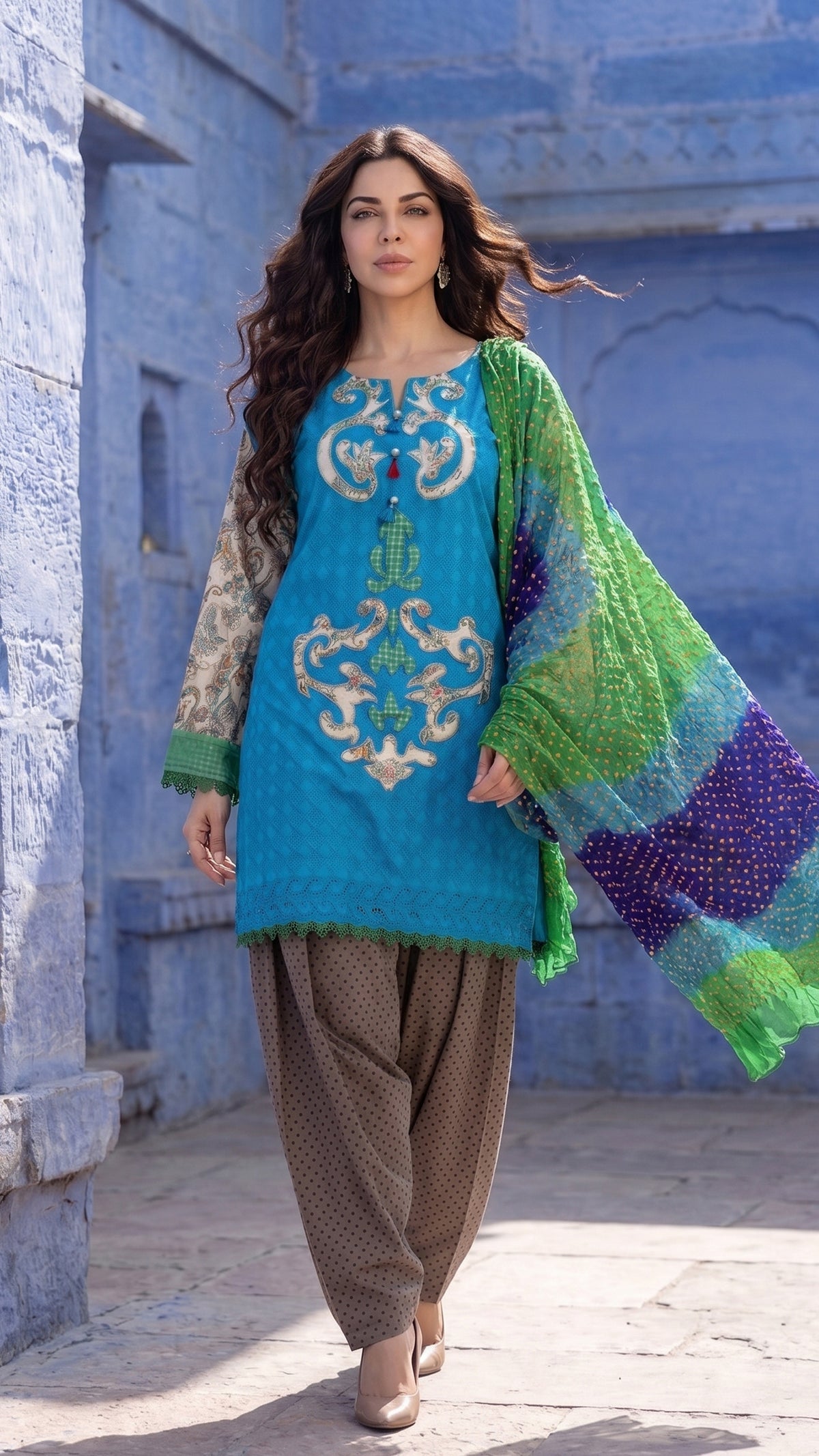 Peacock Court – Bareez Lawn Appliqué 3 Piece Suit